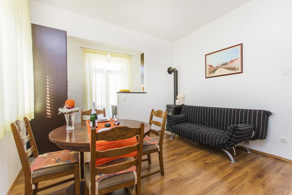 Apartment Amber Koromačno Værelse billede