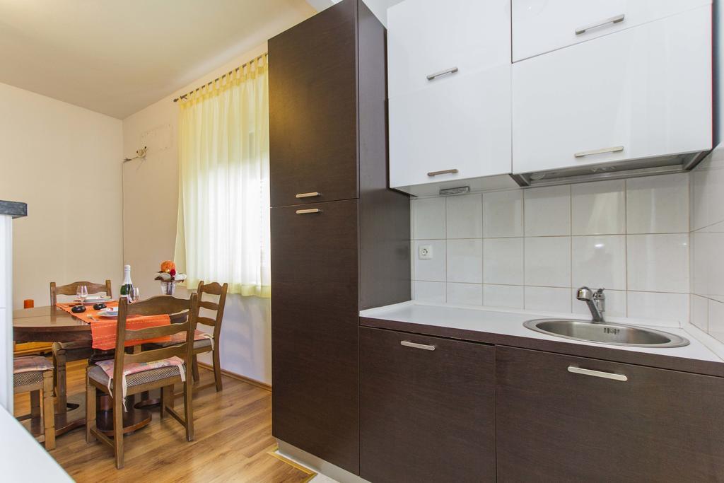 Apartment Amber Koromačno Værelse billede
